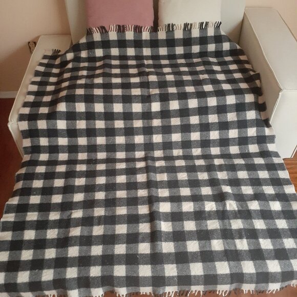 100% pure wool warm throw blanket 56"x46" - Picture 1 of 4